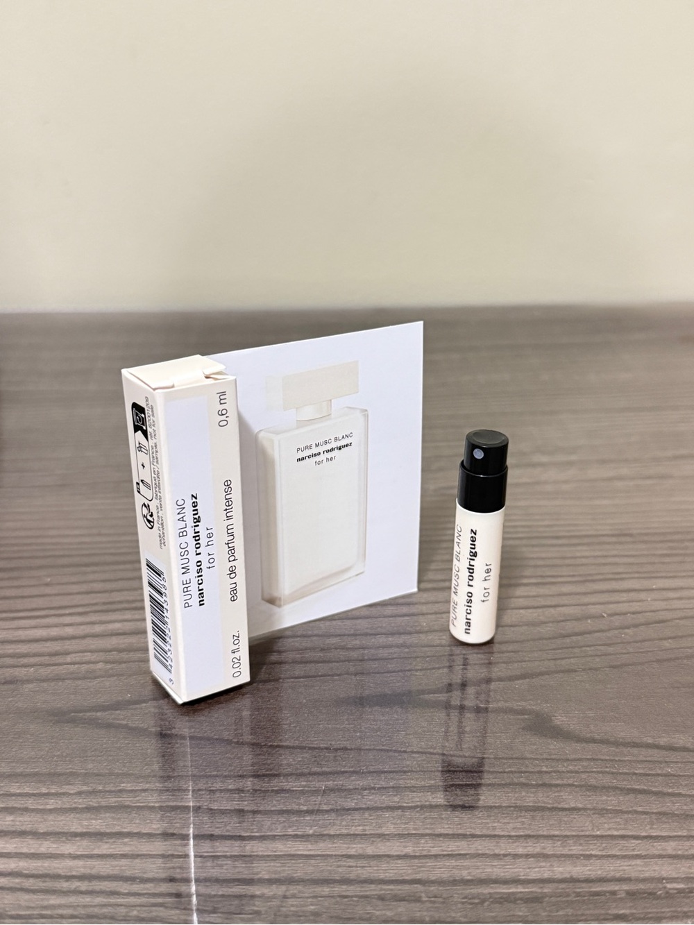 NARCISO Rodriguez For her pure musc blanc EDP intense sample 0.6ml